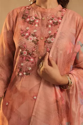Women Floral Embroidered Regular Thread Work Chanderi Cotton Kurta with Trousers & With Dupatta