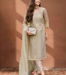 Women Ethnic Motifs Embroidered Regular Thread Work Kurta with Trousers & With Dupatta