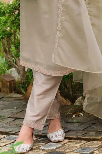 Women Ethnic Motifs Embroidered Regular Thread Work Kurta with Trousers & With Dupatta