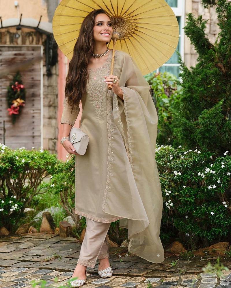 Women Ethnic Motifs Embroidered Regular Thread Work Kurta with Trousers & With Dupatta