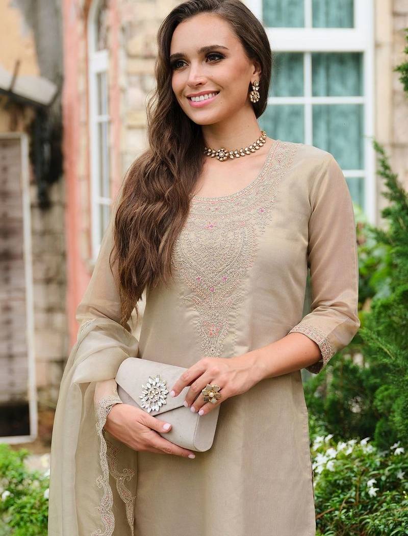 Women Ethnic Motifs Embroidered Regular Thread Work Kurta with Trousers & With Dupatta