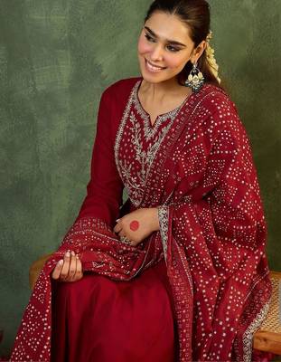 Women Ethnic Motifs Embroidered Panelled Thread Work Kurta with Trousers & With Dupatta 3