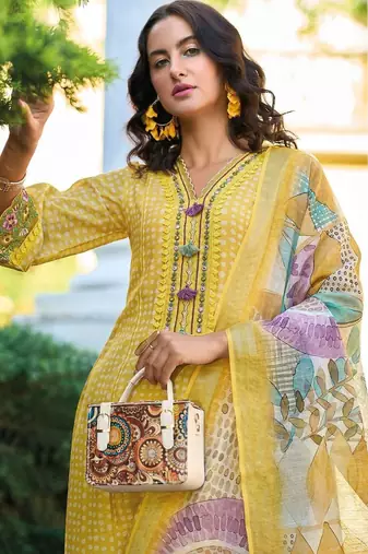 Women Ethnic Motifs Printed Regular Thread Work Linen Kurta with Trousers & With Dupatta