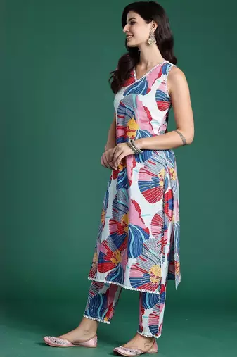 Women Floral Printed Cotton Kurta with Trousers