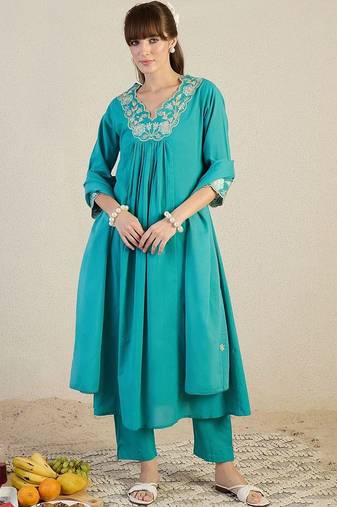 Women Floral Embroidered Panelled Beads and Stones  Cotton Kurta with Trousers & With Dupatta