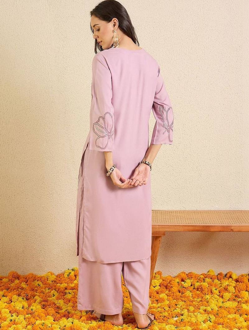 Women Floral Embroidered Regular Thread Work Kurta with Palazzos