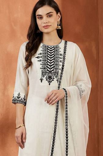 Women Ethnic Motifs Embroidered Regular Thread Work Kurta with Trousers & With Dupatta