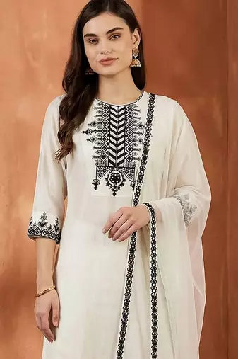 Women Ethnic Motifs Embroidered Regular Thread Work Kurta with Trousers & With Dupatta