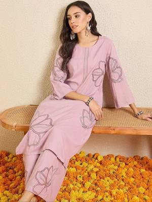 Women Floral Embroidered Regular Thread Work Kurta with Palazzos 2