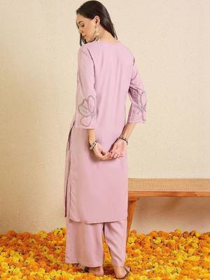 Women Floral Embroidered Regular Thread Work Kurta with Palazzos 3