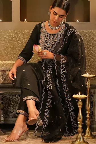 Women Ethnic Motifs Embroidered Kurta With Trousers & Dupatta Kurta Sets