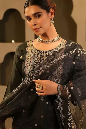 Women Ethnic Motifs Embroidered Kurta With Trousers & Dupatta Kurta Sets