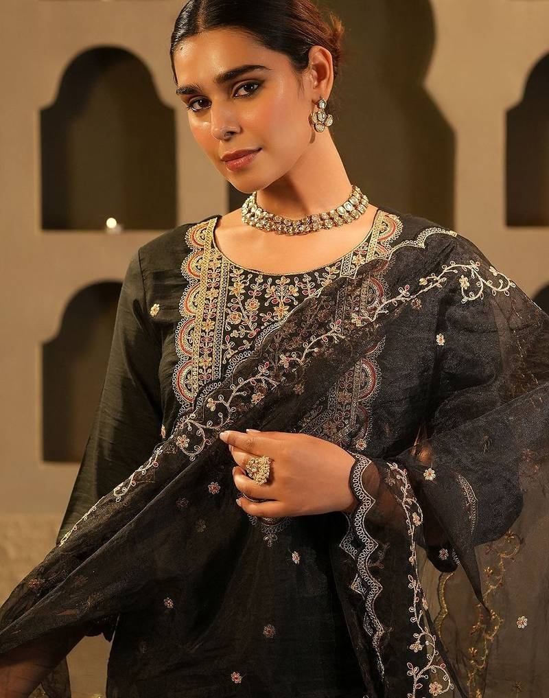 Women Ethnic Motifs Embroidered Kurta With Trousers & Dupatta Kurta Sets