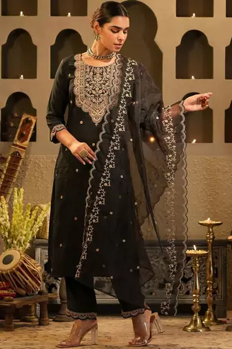 Women Ethnic Motifs Embroidered Kurta With Trousers & Dupatta Kurta Sets