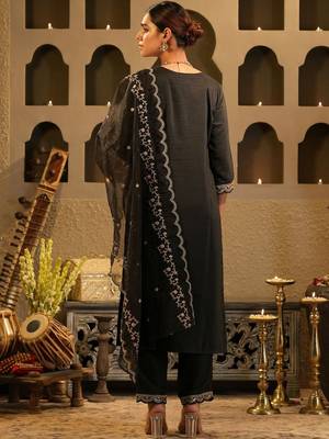 Women Ethnic Motifs Embroidered Kurta With Trousers & Dupatta Kurta Sets 4