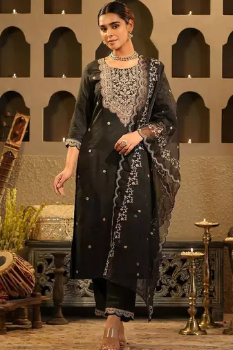 Women Ethnic Motifs Embroidered Kurta With Trousers & Dupatta Kurta Sets