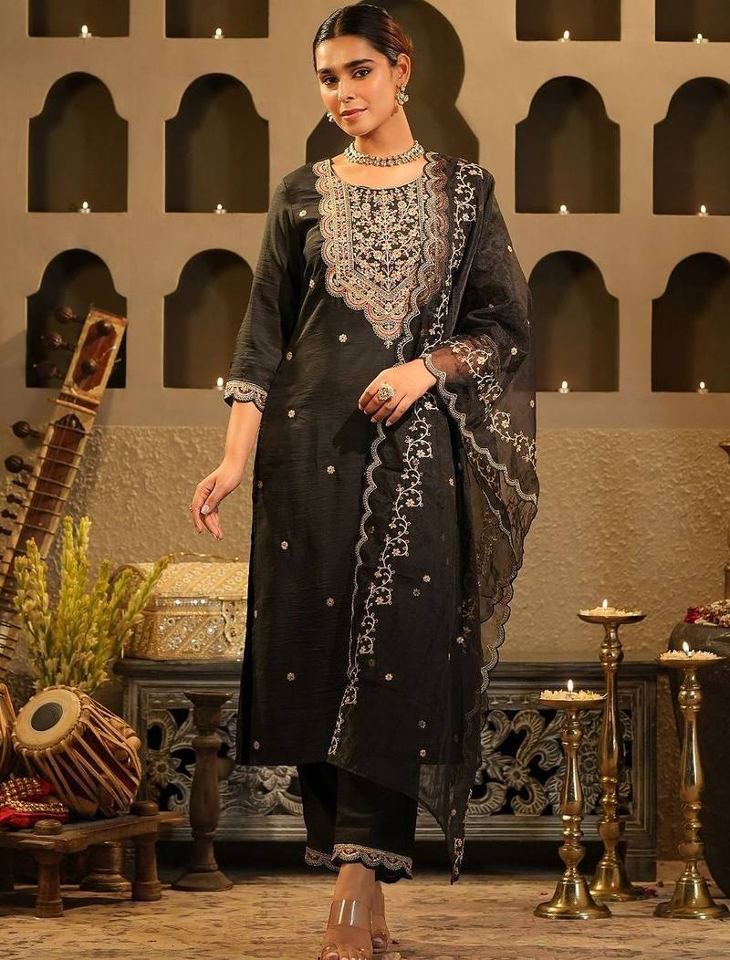 Women Ethnic Motifs Embroidered Kurta With Trousers & Dupatta Kurta Sets