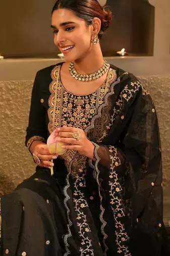 Women Ethnic Motifs Embroidered Kurta With Trousers & Dupatta Kurta Sets
