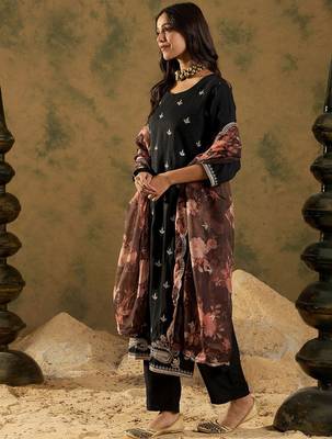 Ethnic Motifs Embroidered Kurta with Trousers & Dupatta 5
