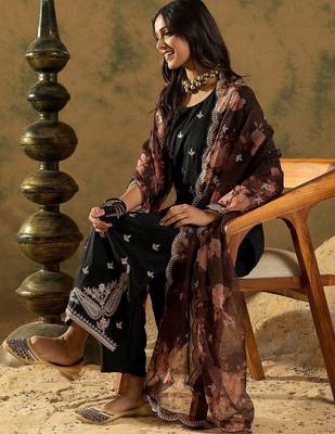 Ethnic Motifs Embroidered Kurta with Trousers & Dupatta 7
