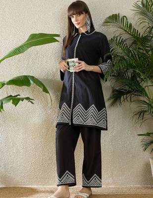 Women Ethnic Motifs Embroidered Regular Thread Work Pure Cotton Kurta with Trousers 1