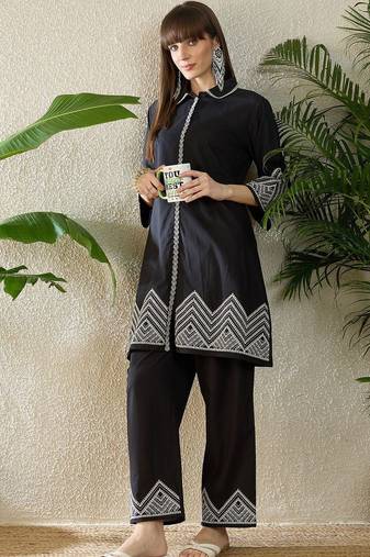 Women Ethnic Motifs Embroidered Regular Thread Work  Cotton Kurta with Trousers