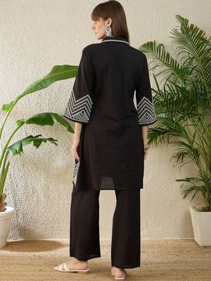 Women Ethnic Motifs Embroidered Regular Thread Work Pure Cotton Kurta with Trousers 4
