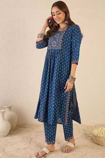 Women Ethnic Motifs Printed Panelled Pure Cotton Kurta with Trousers