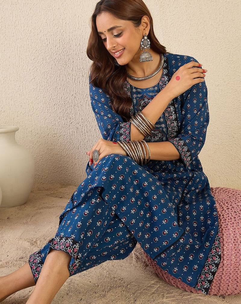 Women Ethnic Motifs Printed Panelled Pure Cotton Kurta with Trousers