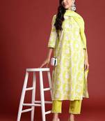 Women Floral Printed Regular Thread Work Pure Cotton Kurta with Trousers & With Dupatta