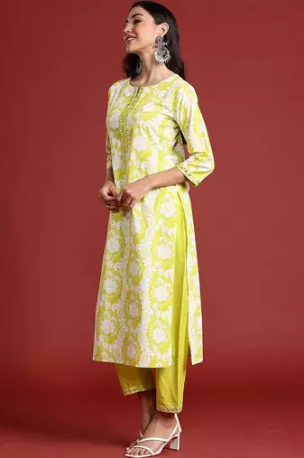 Women Floral Printed Regular Thread Work Pure Cotton Kurta with Trousers & With Dupatta
