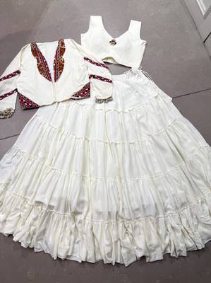 white Gamthi Mirror Work & Kodi Lace Chaniya Choli 6