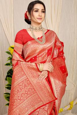 Red banarasi silk blend saree with zari checkered weave 3