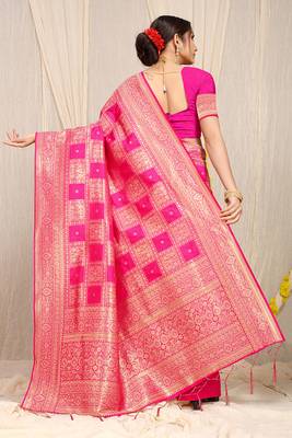 Rani pink banarasi silk blend saree with zari checkered weave 2