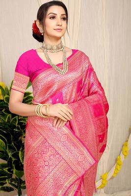 Rani pink banarasi silk blend saree with zari checkered weave 3