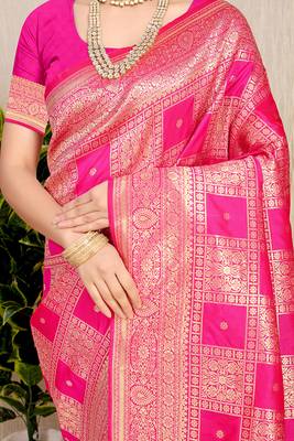 Rani pink banarasi silk blend saree with zari checkered weave 4