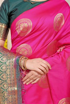 Rani pink silk blend saree with bottle green zari border and circular motifs 4