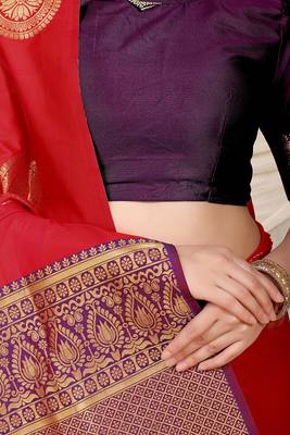 Red silk blend saree with wine zari border and circular motifs 4