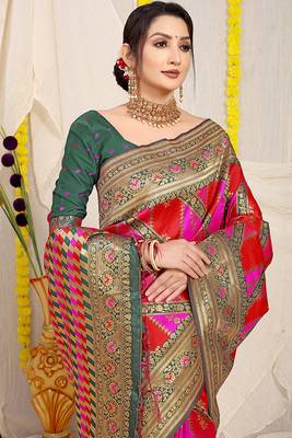 Rani pink & red patola silk blend saree with dark green zari border 3