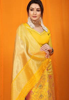 Mustard yellow banarasi silk blend saree with all-over floral jaal 3