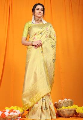 Light yellow banarasi silk blend saree with all-over floral jaal 2