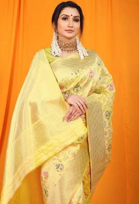 Light yellow banarasi silk blend saree with all-over floral jaal 4