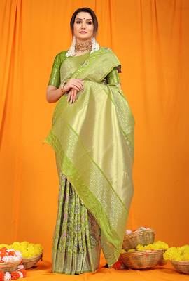 Parrot green banarasi silk blend saree with all-over floral jaal 2