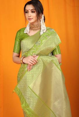 Parrot green banarasi silk blend saree with all-over floral jaal 3