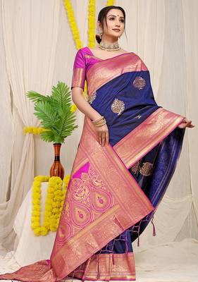 Navy blue silk blend kanjivaram saree with magenta zari border 2