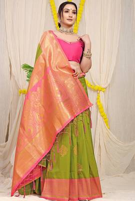 Parrot green silk blend kanjivaram saree with rani pink zari border 2