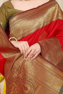 Red silk blend kanjivaram saree with olive green zari border 4