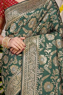 Bottle green banarasi silk blend saree with all-over floral zari jaal work 4