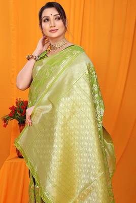 Light green banarasi silk blend saree with rich zari floral weaving 4