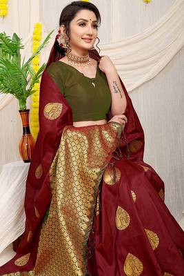 Maroon banarasi silk blend saree with zari buttas & green zari border 3